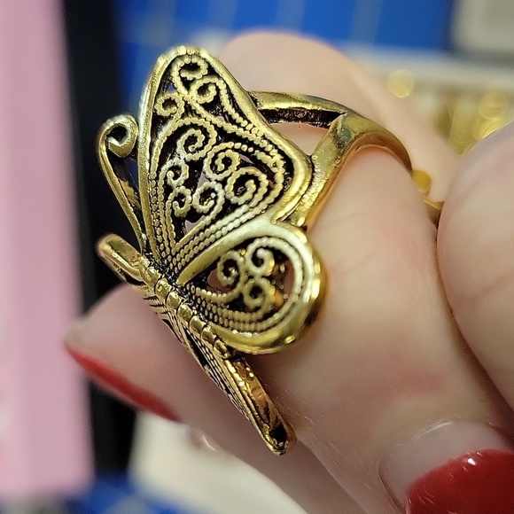 Butterfly Gold Tone Ring - Picture 3 of 4